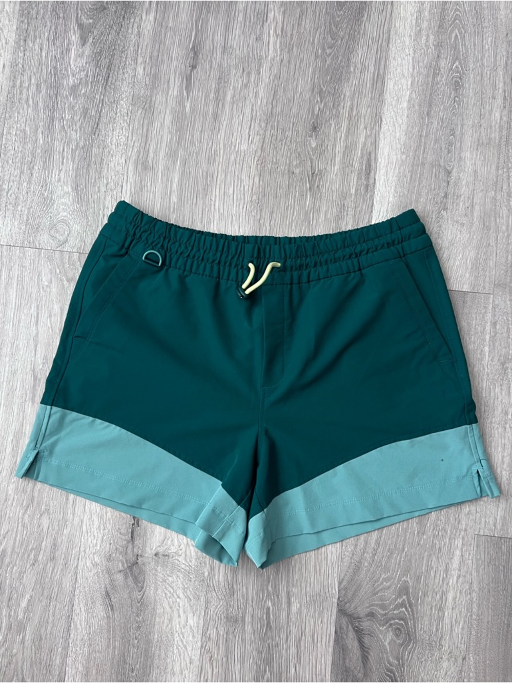 Women's Two-Tone Teal Performance Shorts